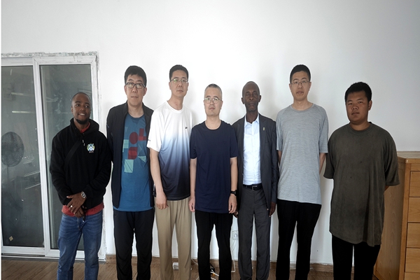 施工技術組與米蘇捷市長接洽_副本.jpg 施工技術組與米蘇捷市長接洽_副本.jpg